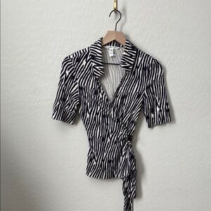 Diane von Furstenberg 100% Silk Abstract Wrap Top Purple Black Size 6